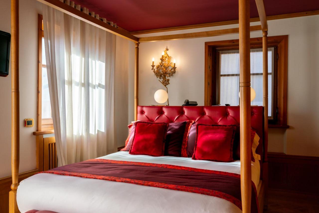 Ambra Cortina Luxury&Fashion Hotel 코르티나 담페조 외부 사진