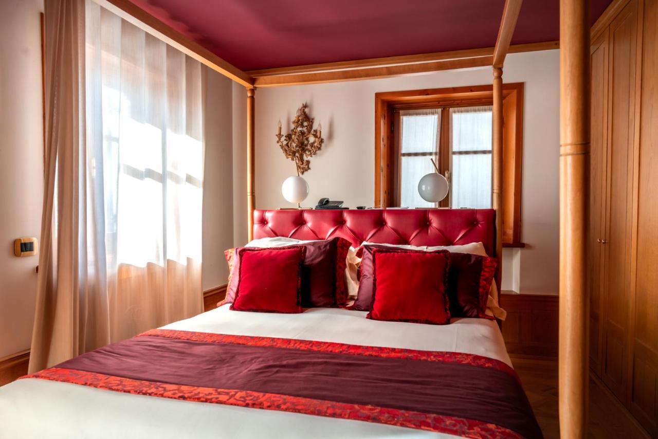 Ambra Cortina Luxury&Fashion Hotel 코르티나 담페조 외부 사진